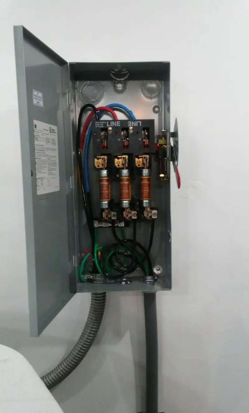 Three-phase disconnect switch installed for Electrical Wiring & Rewiring in Runnemede